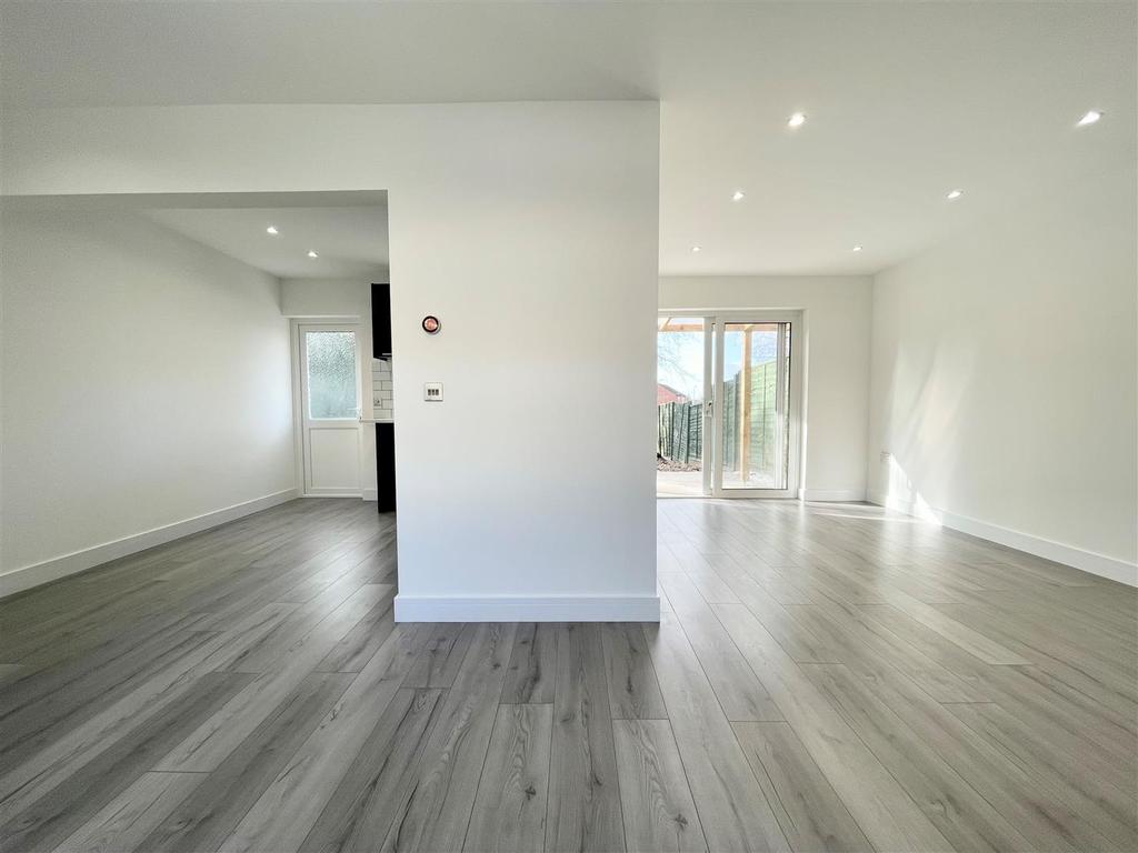 Bisley Road, Tuffley, Gloucester 3 bed terraced house £225,000