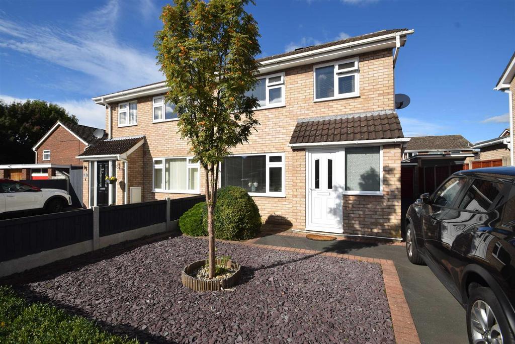 Chaffinch Way, Sundorne Grove... 3 bed semidetached house £245,000