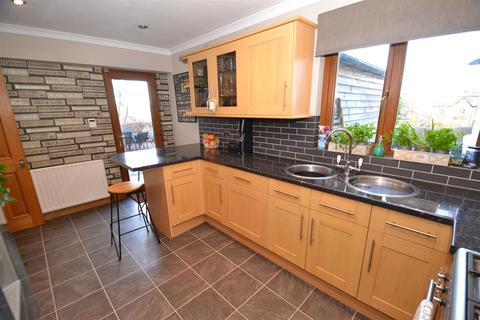 3 bedroom semi-detached house for sale - Vicarage Court, Cleckheaton