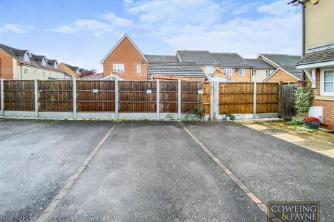 2 bedroom end of terrace house for sale - Barbour Green, Wickford