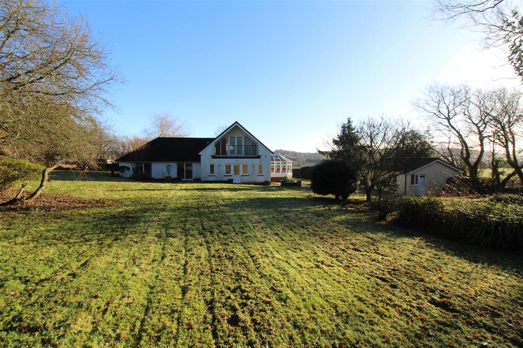 Lake, Tawstock, Barnstaple 5 bed detached house £2,200 pcm (£508 pw)