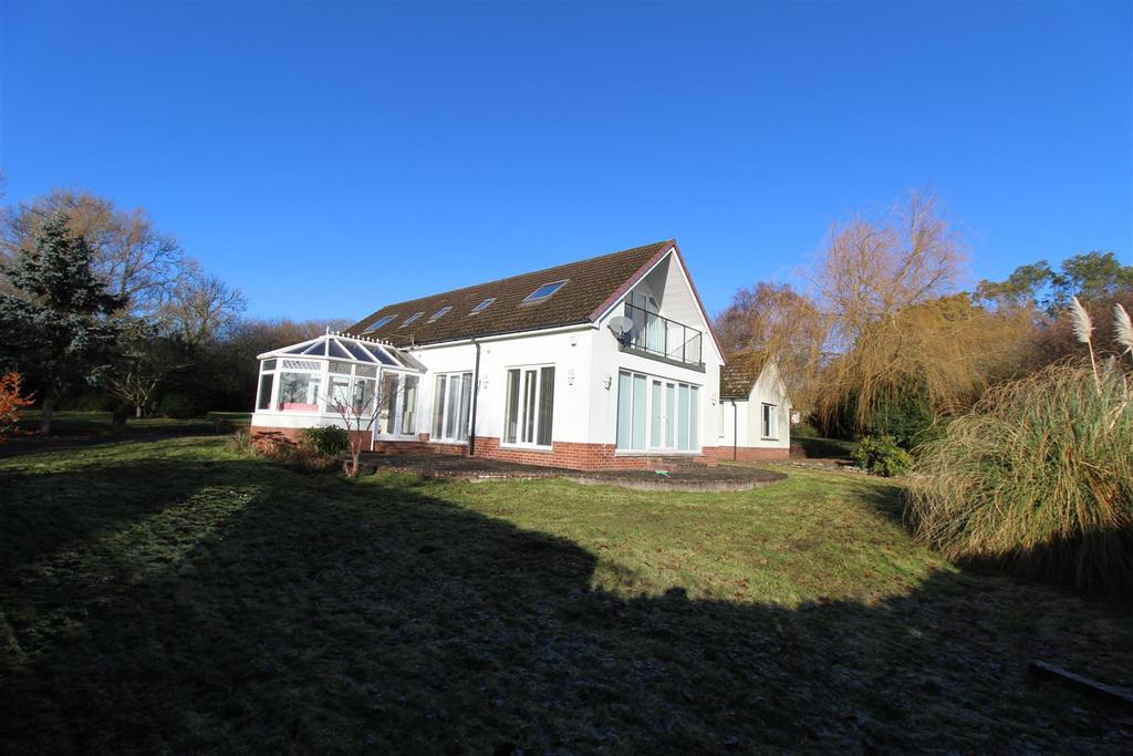 Lake, Tawstock, Barnstaple 5 bed detached house £2,200 pcm (£508 pw)