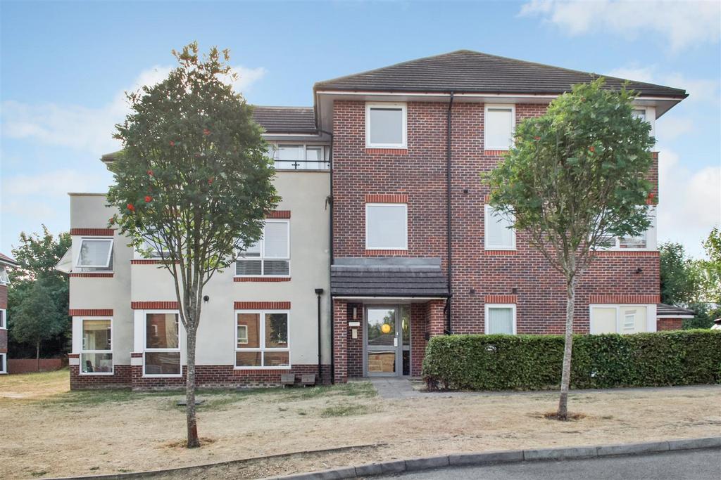 Lansdowne House, Dalmeny Way, Epsom 2 bed apartment for sale £350,000