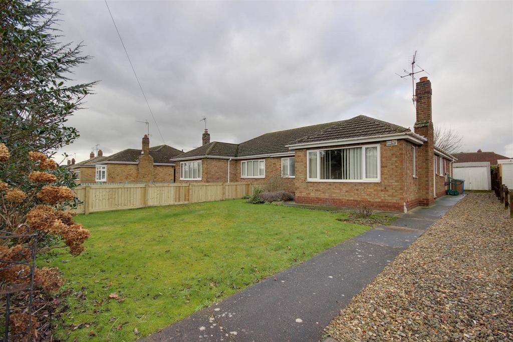 West Hall Garth, South Cave, Brough 3 bed semidetached bungalow £215,000