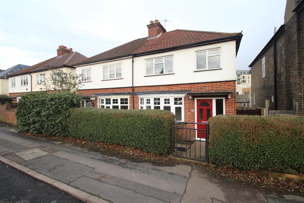 Park Road, Hemel Hempstead 3 bed semidetached house £1,650 pcm (£381 pw)