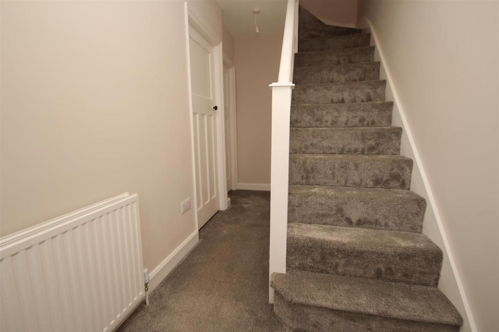 Park Road, Hemel Hempstead 3 bed semidetached house £1,650 pcm (£381 pw)