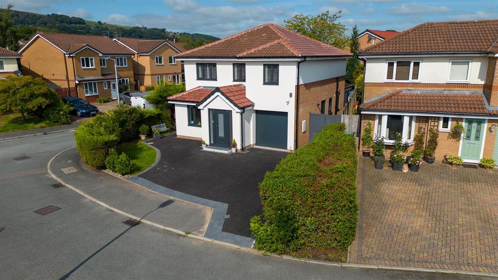 Marlborough Close, Ramsbottom, Bury 4 bed house £1,895 pcm (£437 pw)