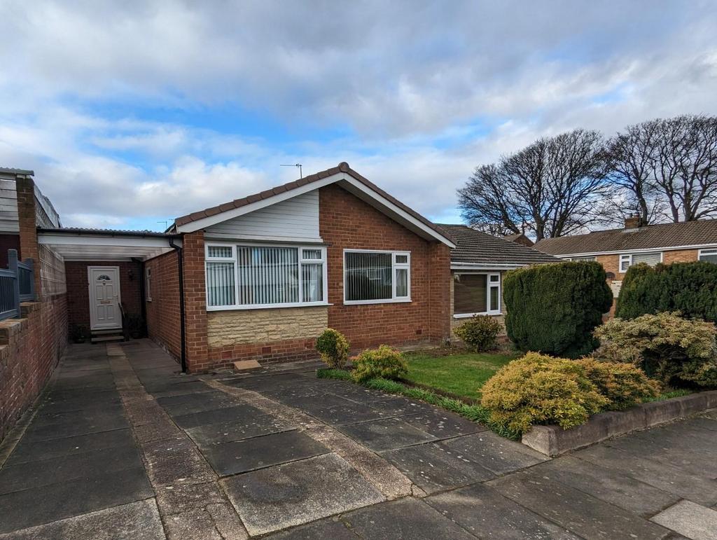 Warwick Drive, Whickham, Newcastle upon Tyne 3 bed semidetached bungalow for sale £215,000