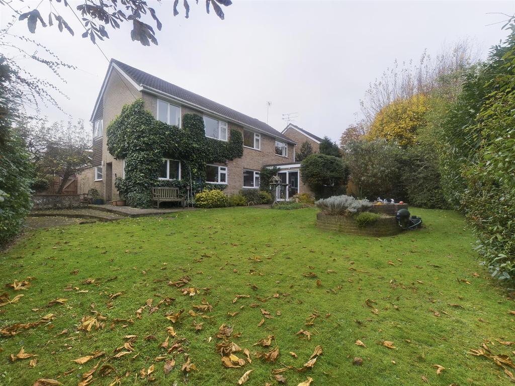 Camwood Close, Basingstoke 5 bed detached house £599,950