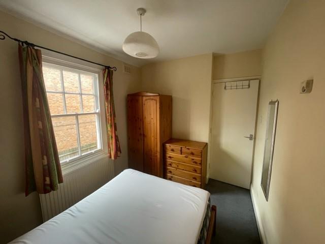 Bed 2.jpg