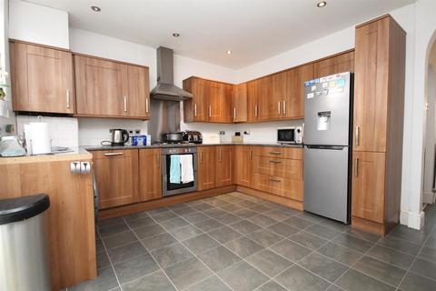 14 Southdown Road, Carshalton, SM5 4LT