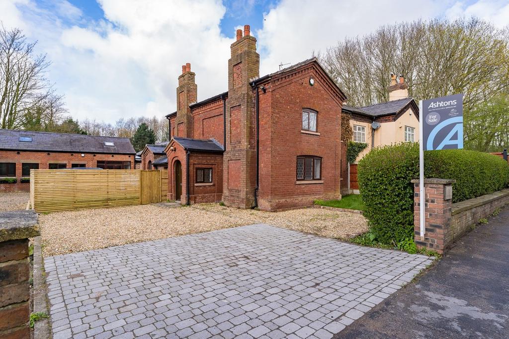 Knowsley Lane, Knowsley, Prescot, L34 3 bed semidetached house £299,950
