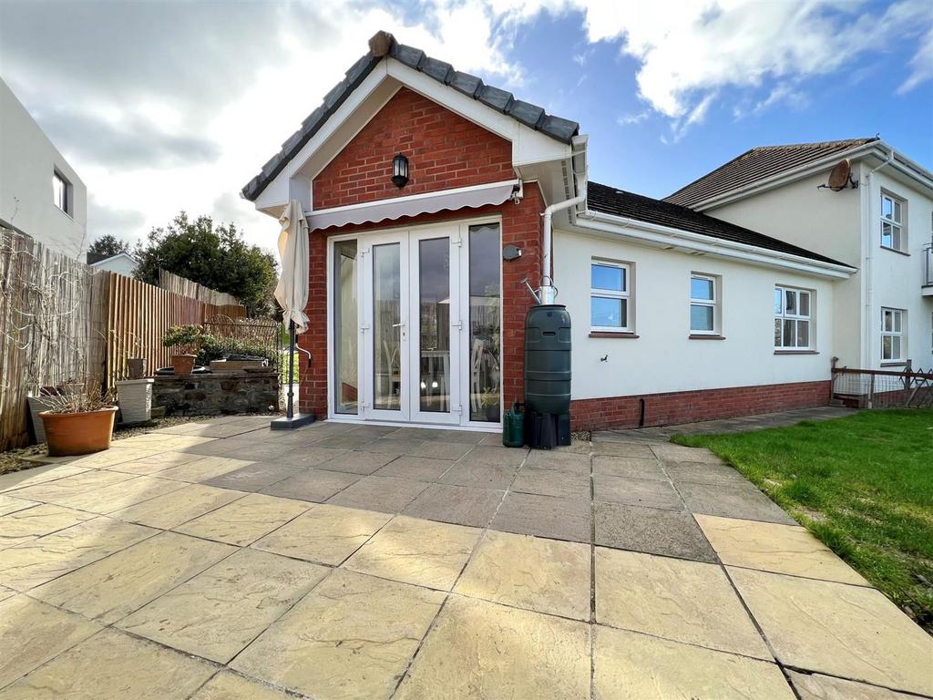 Oaklands Gardens, Sticklepath... 2 bed semidetached bungalow £250,000