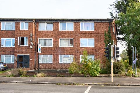 2 bedroom flat to rent - Staines Road, Feltham, TW14