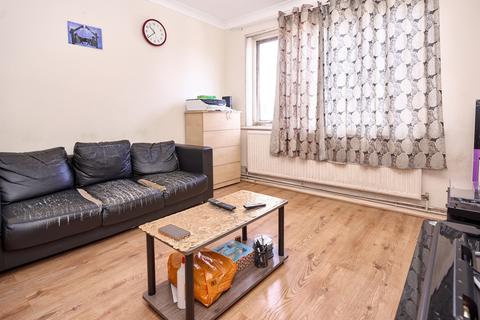 2 bedroom flat to rent - Staines Road, Feltham, TW14