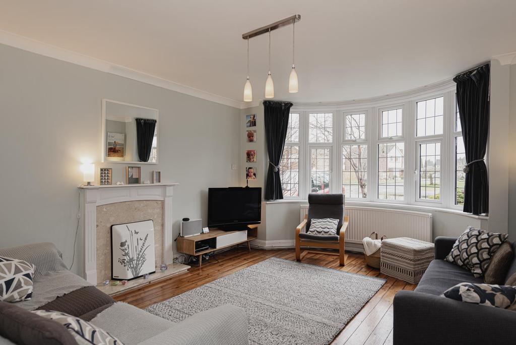 Hookfield, Epsom 4 bed detached house £1,250,000