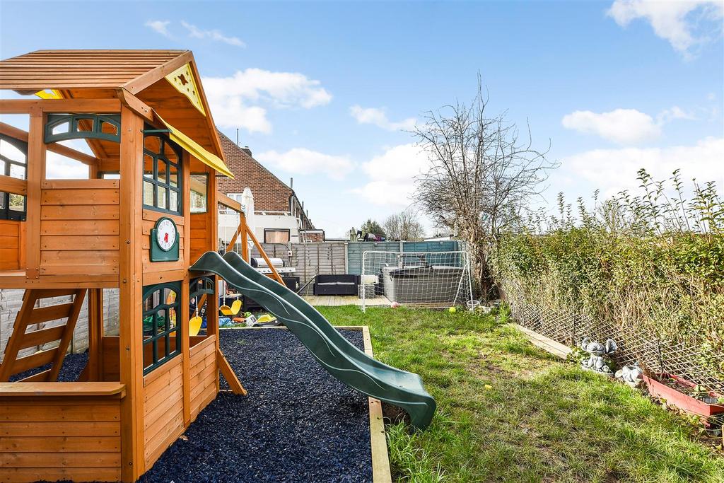 Kings Road, Hayling Island 3 bed terraced house £275,000
