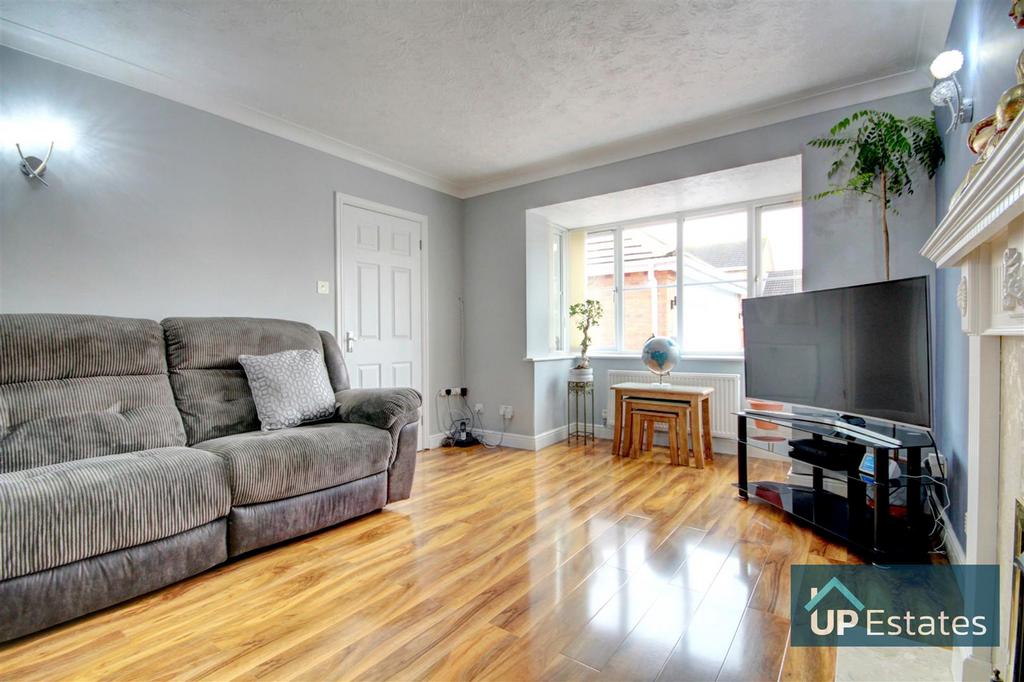 Middlefield Drive, Binley, Coventry 4 bed detached house for sale £