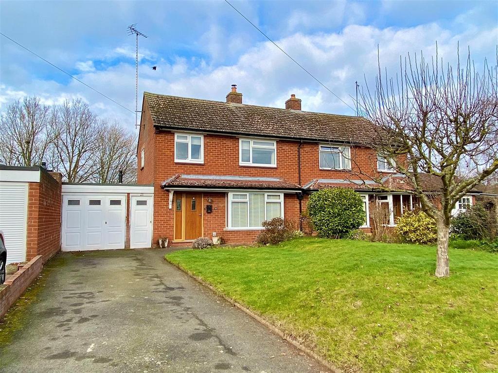 Gerard Road, Alcester 3 bed semidetached house £340,000