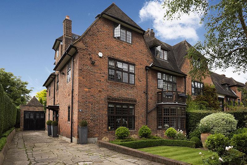 9 heath close 375171 ext2 L 800px.jpg