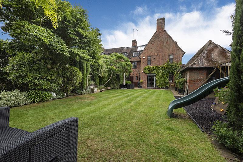9 heath close 375171 gdn2hse 800px.jpg