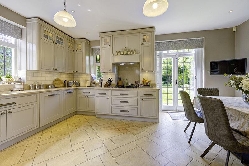 9 heath close 375171 kit1 800px.jpg