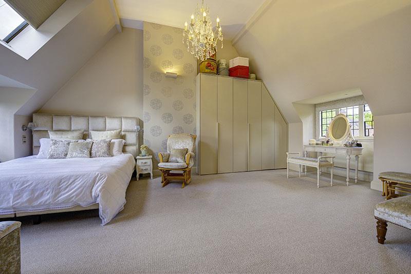 9 heath close 375171 top Bed2 800px.jpg