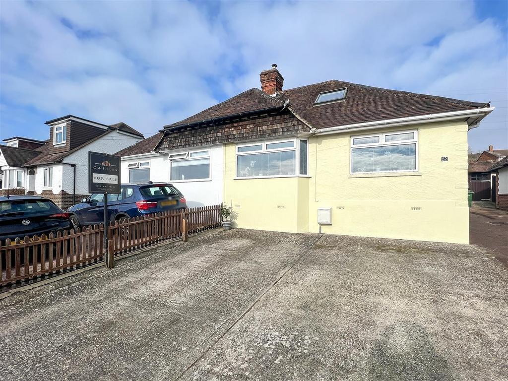 Carlton Road, Portchester 2 bed semidetached bungalow for sale £325,000