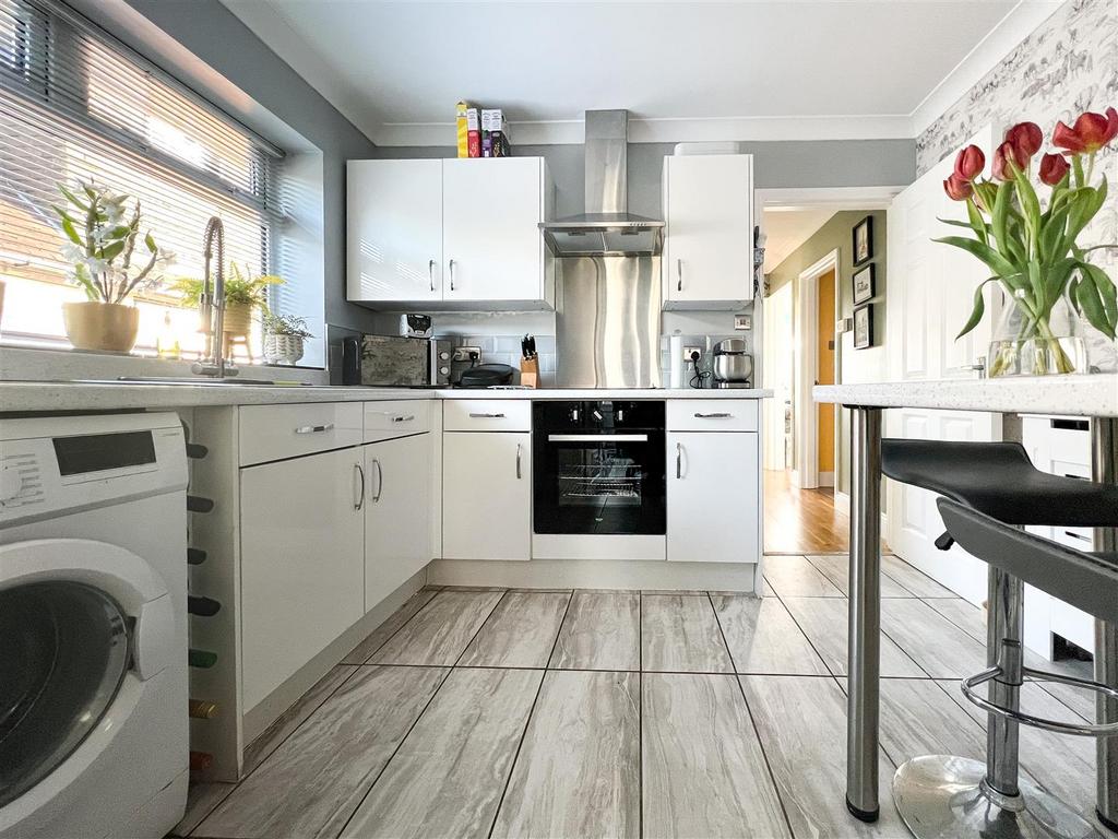 Carlton Road, Portchester 2 bed semidetached bungalow for sale £325,000