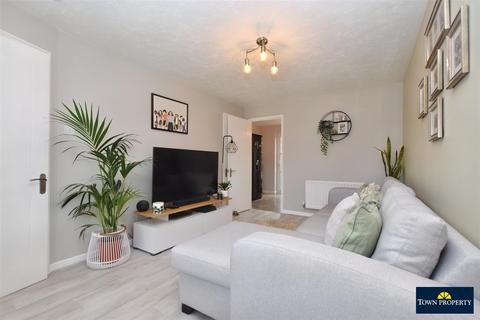 11 Beechfield Close, Stone Cross, Pevensey, BN24 5FH
