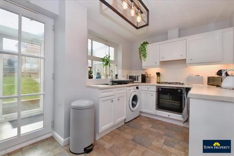 11 Beechfield Close, Stone Cross, Pevensey, BN24 5FH