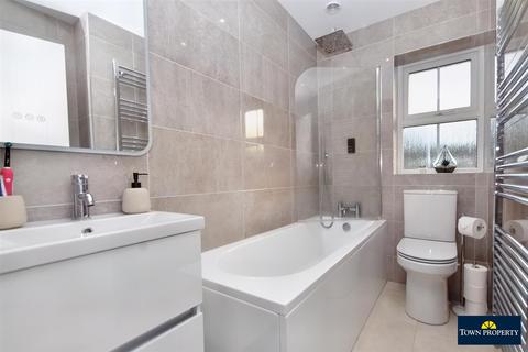 11 Beechfield Close, Stone Cross, Pevensey, BN24 5FH