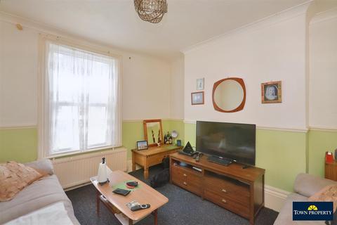 2 bedroom flat for sale - Seaside Road, Eastbourne