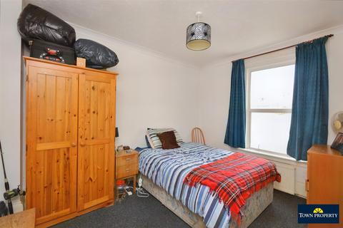 2 bedroom flat for sale - Seaside Road, Eastbourne