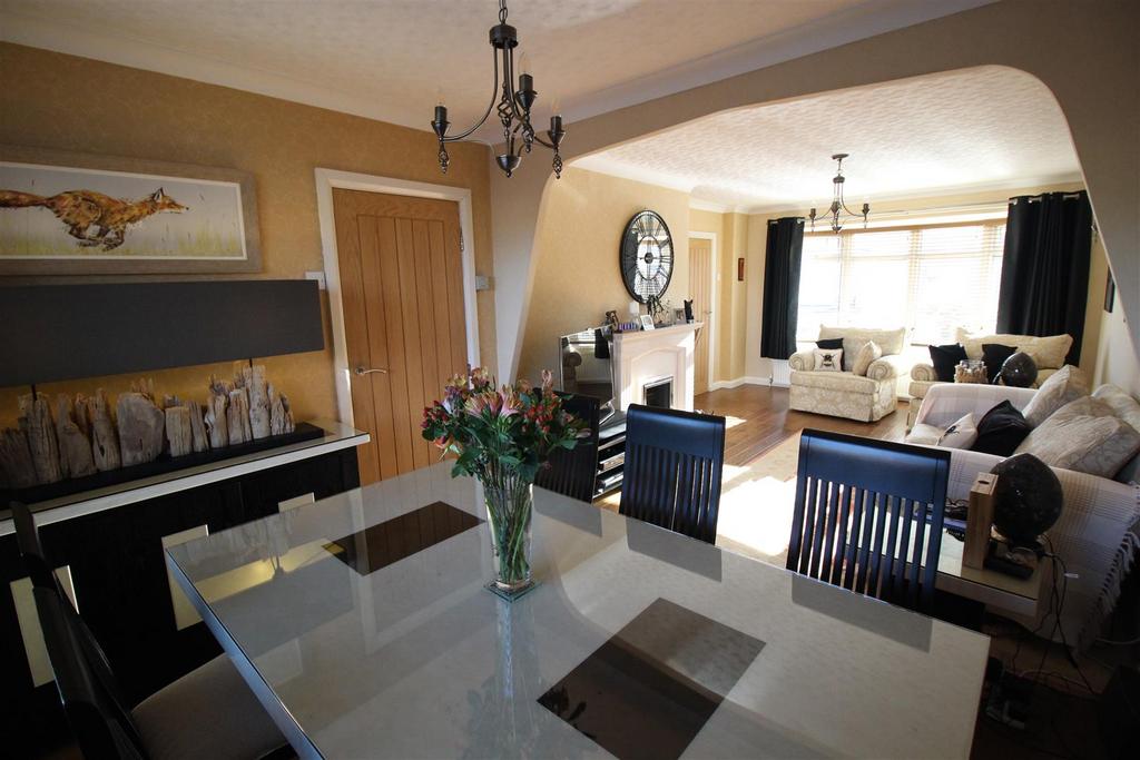 Lounge/Dining Room