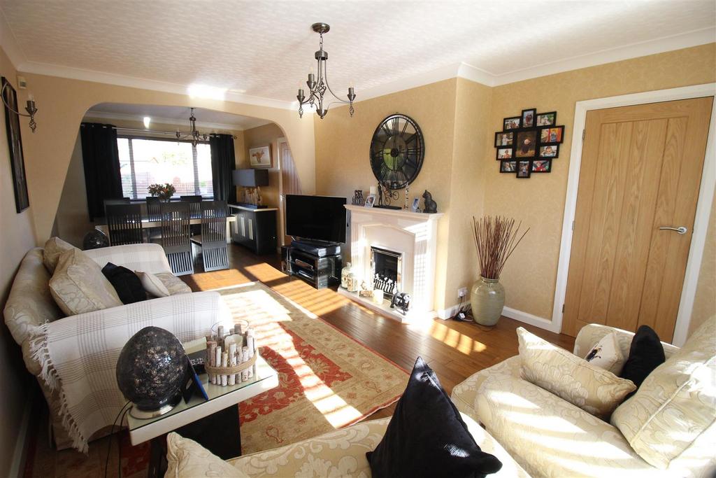 Lounge/Dining Room