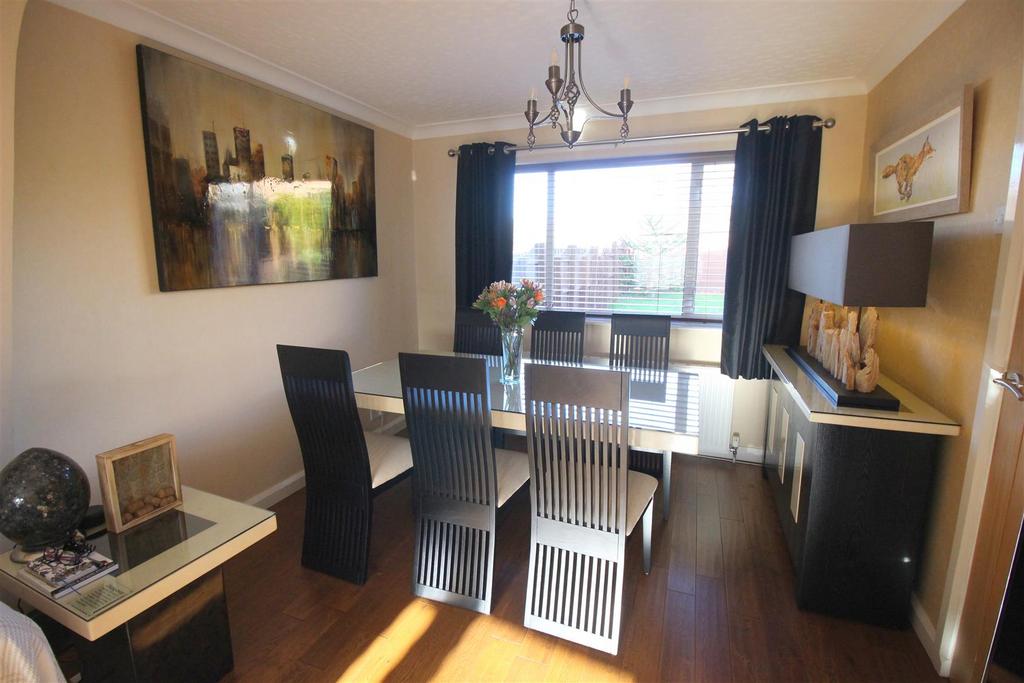 Lounge/Dining Room