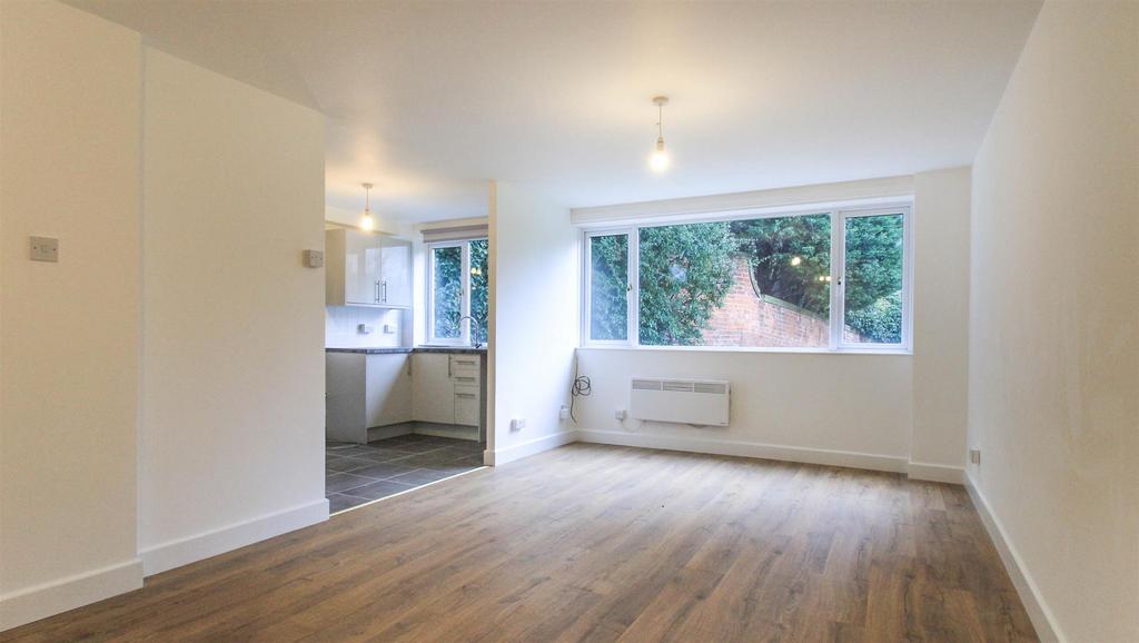 Coton Manor, Berwick Road, Shrewsbury 1 bed flat £650 pcm (£150 pw)
