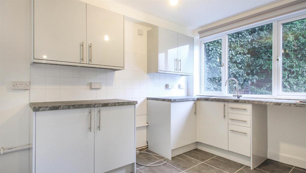Coton Manor, Berwick Road, Shrewsbury 1 bed flat £650 pcm (£150 pw)