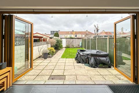 27 Swiss Drive, Bristol, BS3 2RL