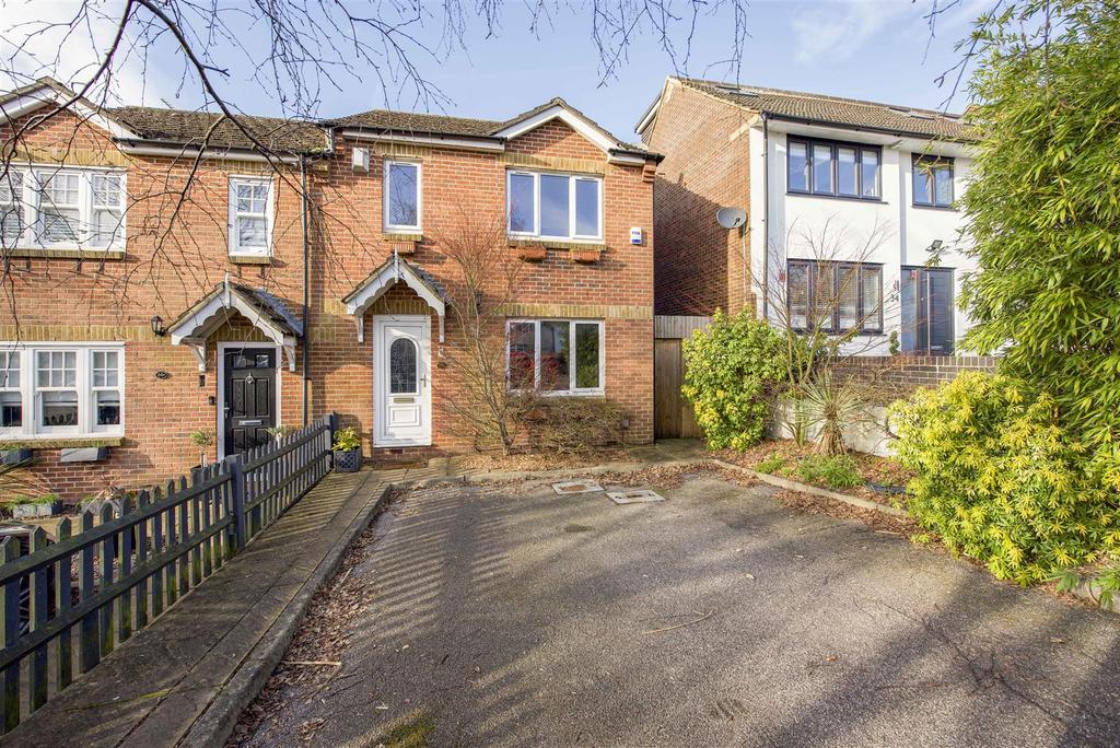 Gills Hill Lane, Radlett 3 bed semidetached house £750,000