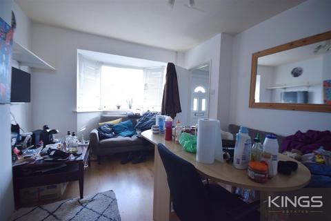 3 bedroom semi-detached house to rent - Hillspur Road, Guildford
