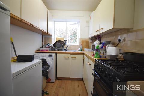 3 bedroom semi-detached house to rent - Hillspur Road, Guildford