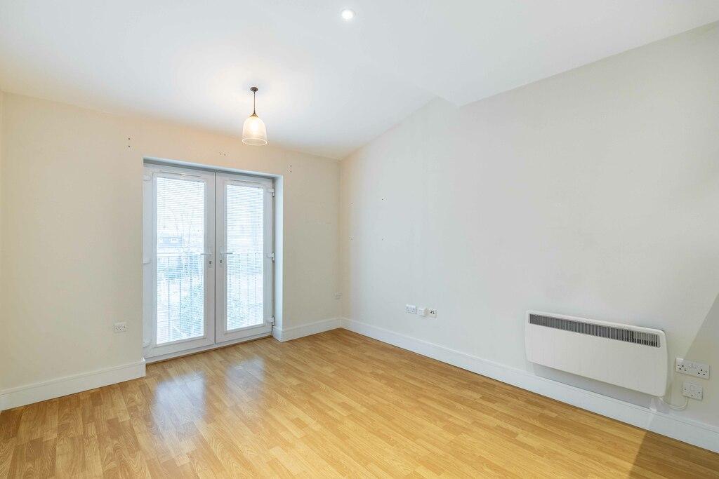 Home Park Road, Wimbledon, SW19 2 bed flat - £1,993 pcm (£460 pw)