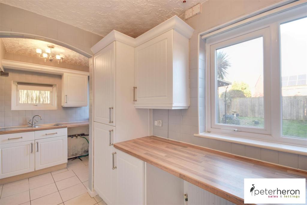 Glencoe Square, Sunderland 2 bed end of terrace house £550 pcm (£127 pw)