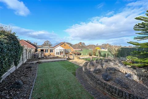 2 bedroom bungalow for sale - Dewsbury Drive, Penn, Wolverhampton, West Midlands, WV4