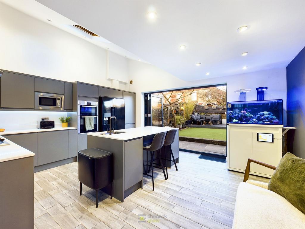 St. Chads Avenue, Portsmouth, PO2 5 bed terraced house £400,000