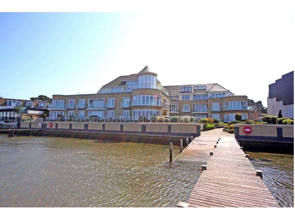 Panorama Road, Sandbanks, Poole, Dorset, BH13 2 bed apartment for sale