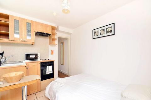 Studio to rent, Fairholme Road, West Kensington, London, W14