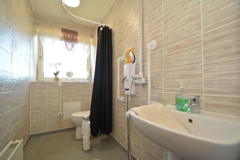 Flat 2/2, 16 Heathcot Place, Glasgow, G15 8NZ